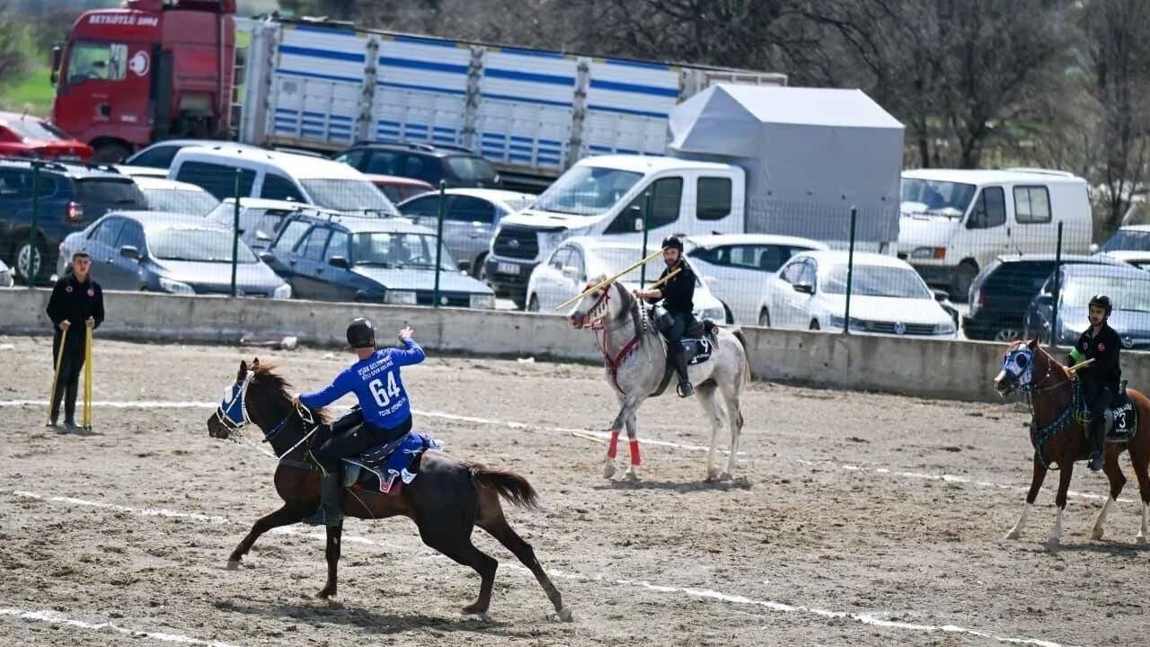 Cirit müsabakasında feci kaza! 1 sporcu ağır yaralı, at telef oldu