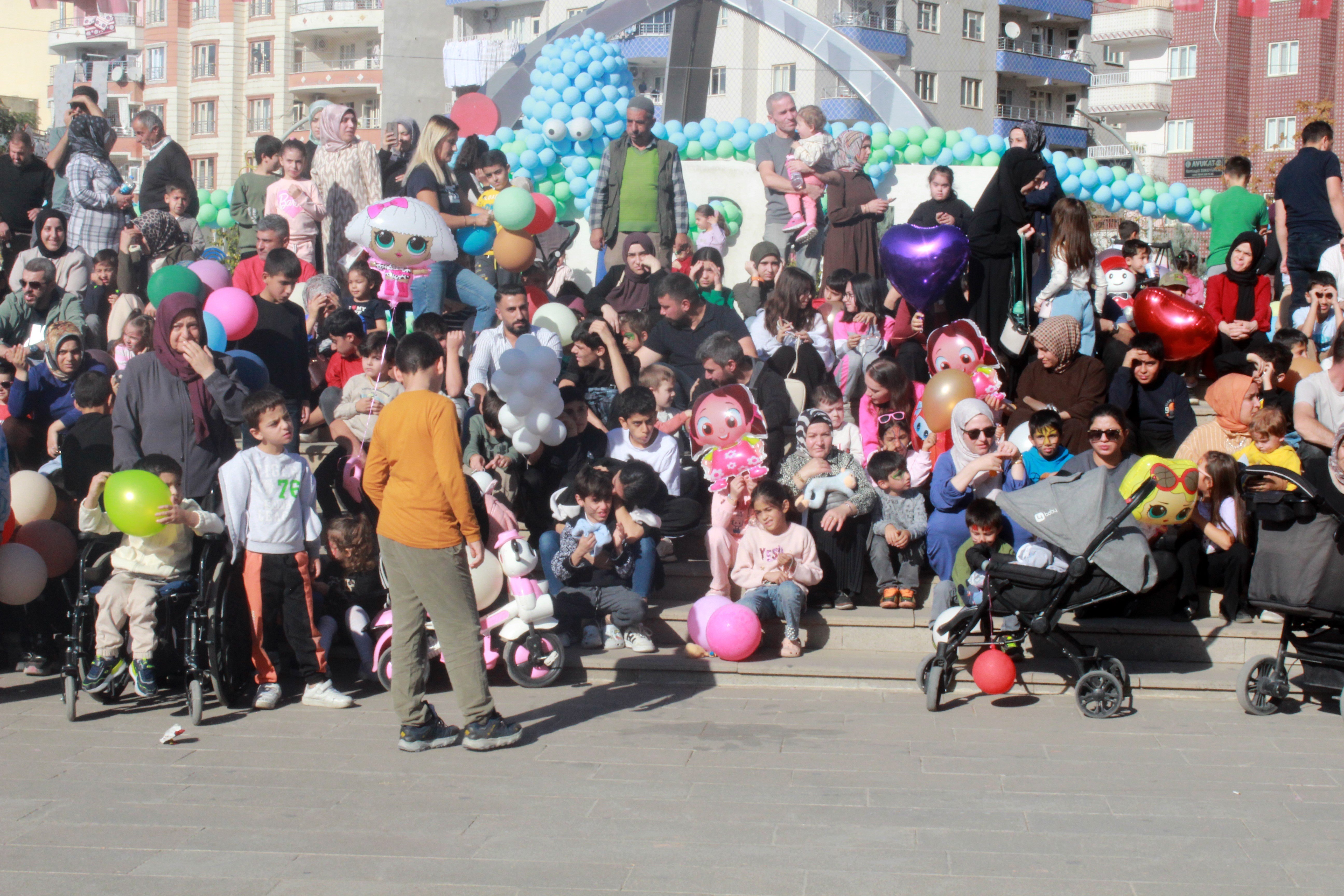 Çocuklara "Bir Balon" yetti. Doyasıya eğlendiler