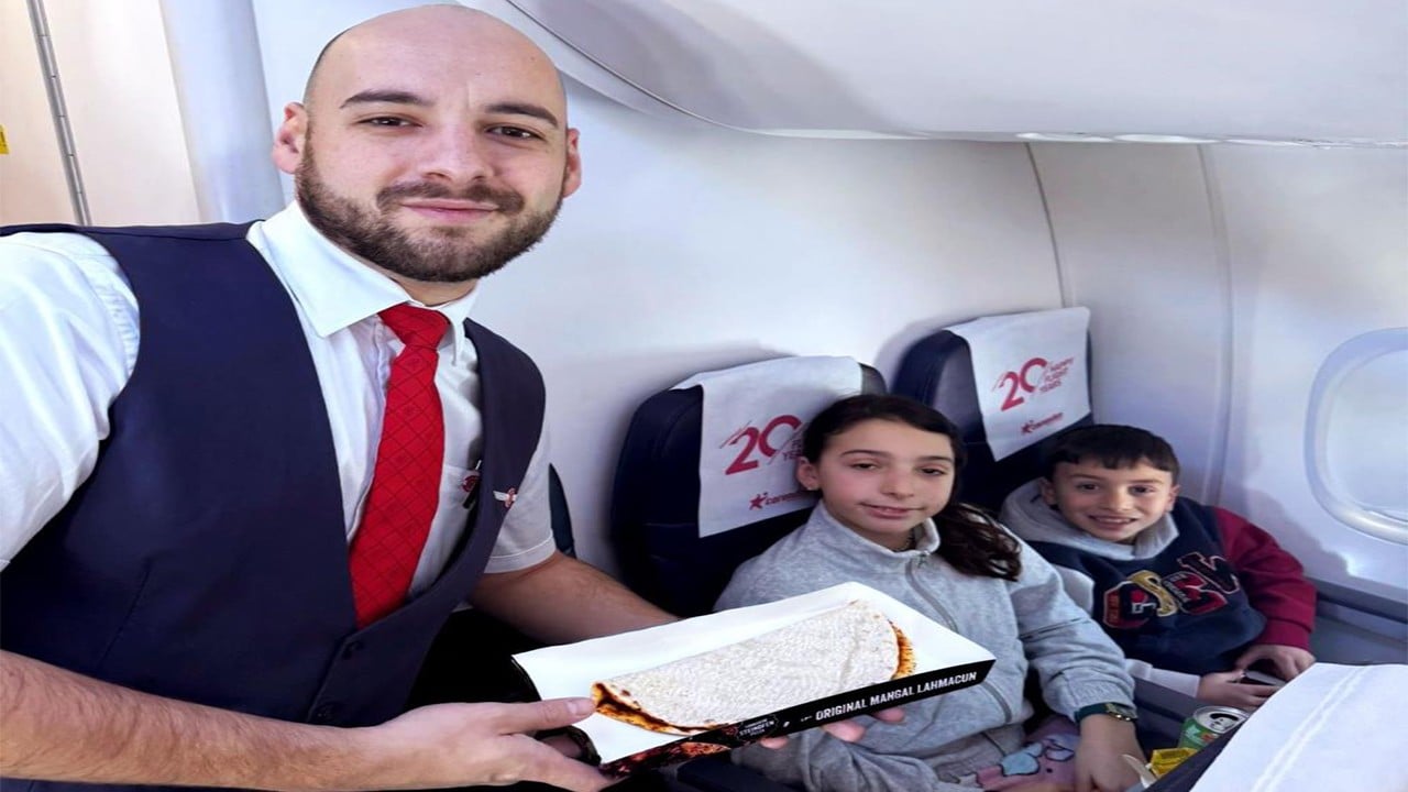 Corendon Airlines uçuşlarında ikram ediyor Gökyüzünde mangal lahmacun keyfi