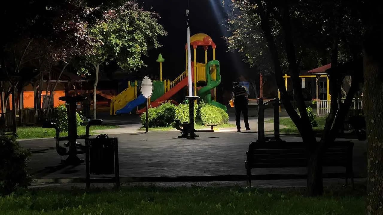 Çorum'da parkta dehşet anları! Silah seslerini duyanlar kaçacak yer aradı!