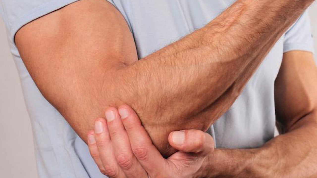 Çözüm düşündüğünüzden daha kolay! Dirsek ağrısıyla yaşayanlar dikkat