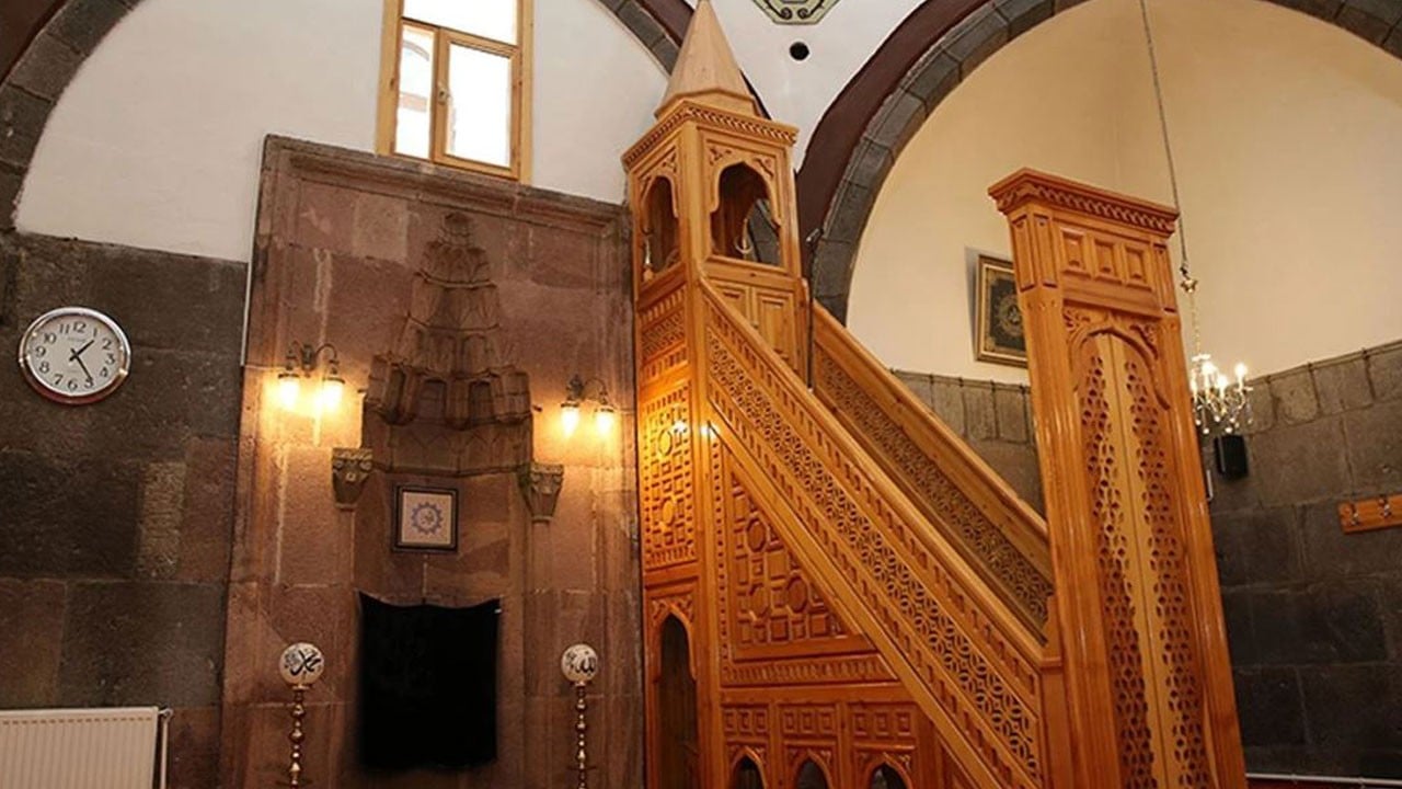 Cuma Hutbesi: İnsan; kainatın gözbebeği!