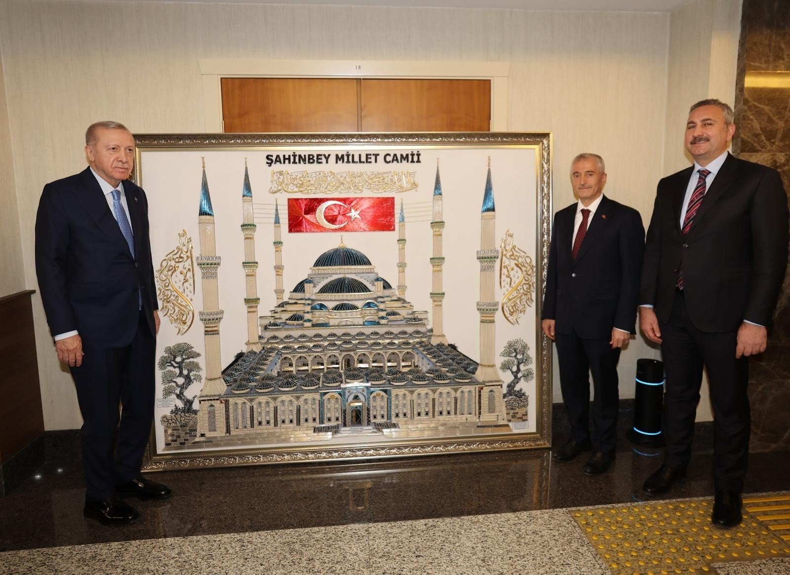 Cumhurbaşkanı Erdoğan'a Başkan Tahmazoğlu'ndan anlamlı hediye