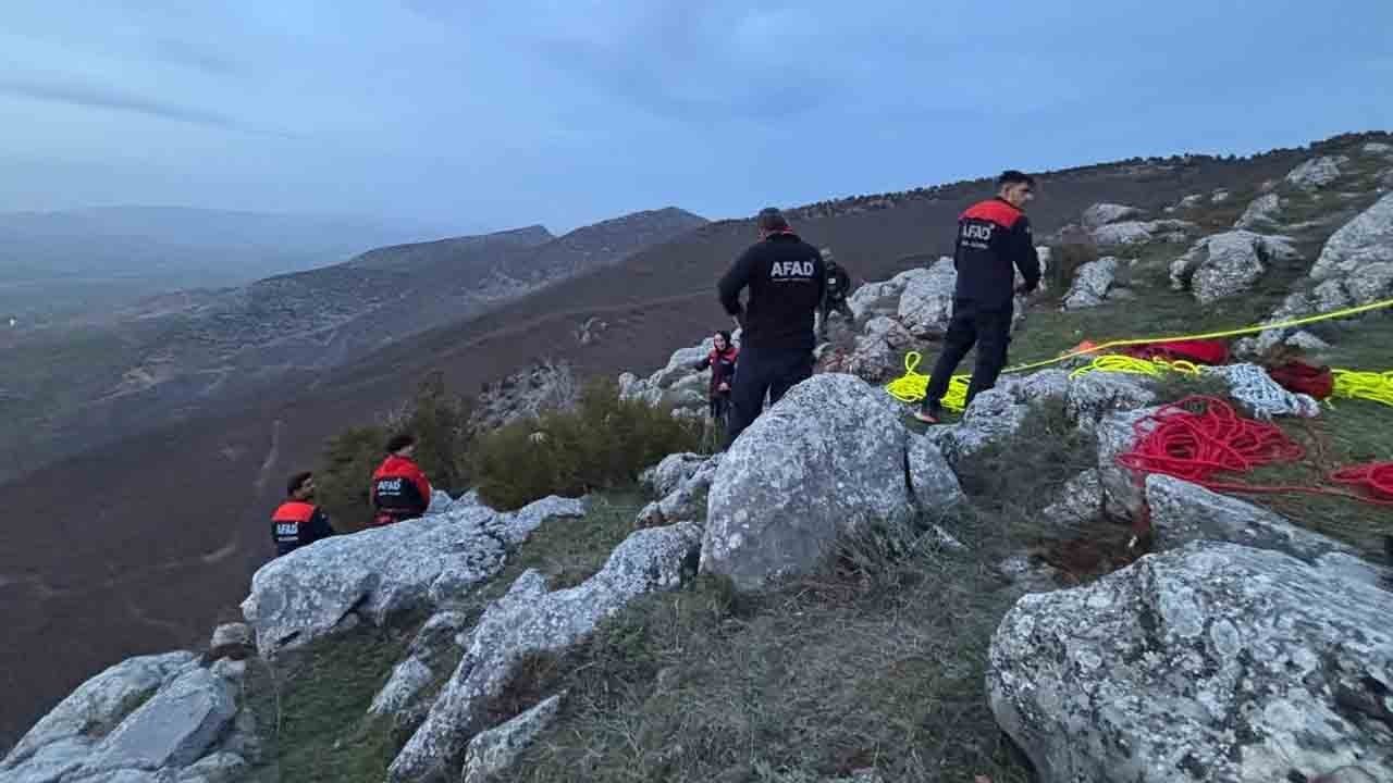 Dağ keçilerine özendi: Kayalıklarda mahsur kaldı