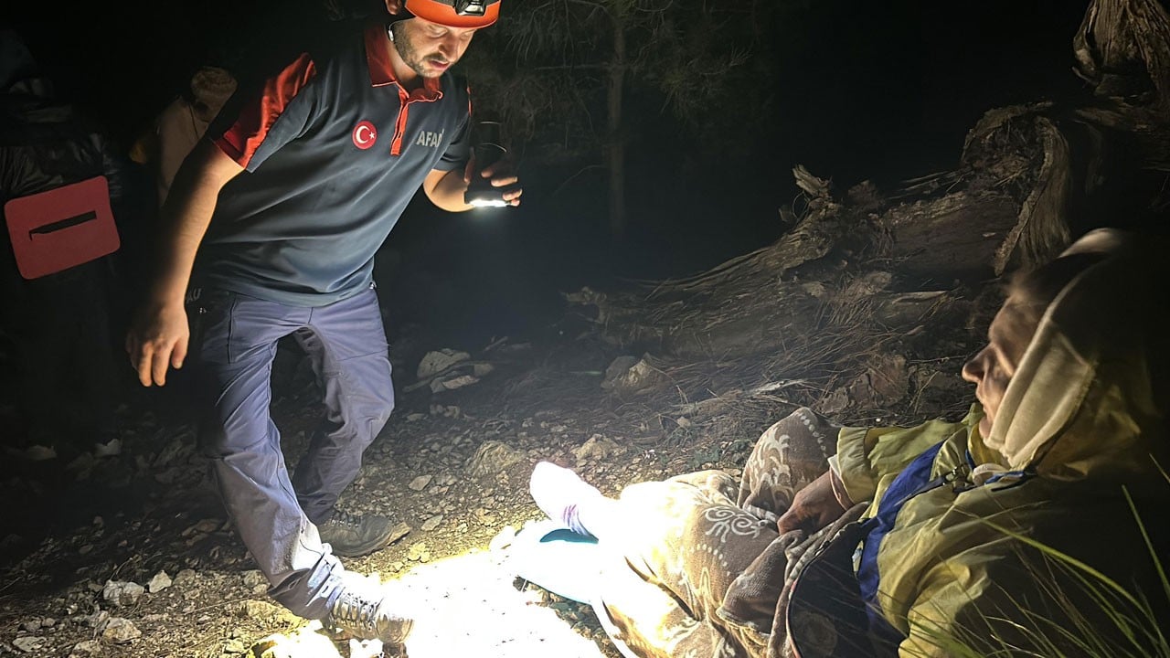 Dağda mahsur kalan turist 5,5 saatte kurtarıldı!