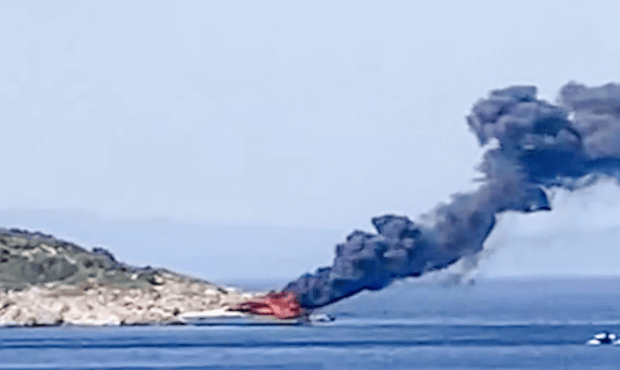 Datça'da marinadaki tekne alev aldı