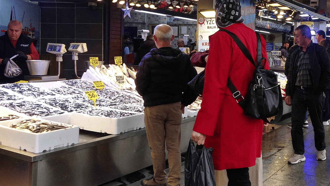 Denizden hamsi fışkırıyor: Kilosu 50 TL'ye kadar düştü