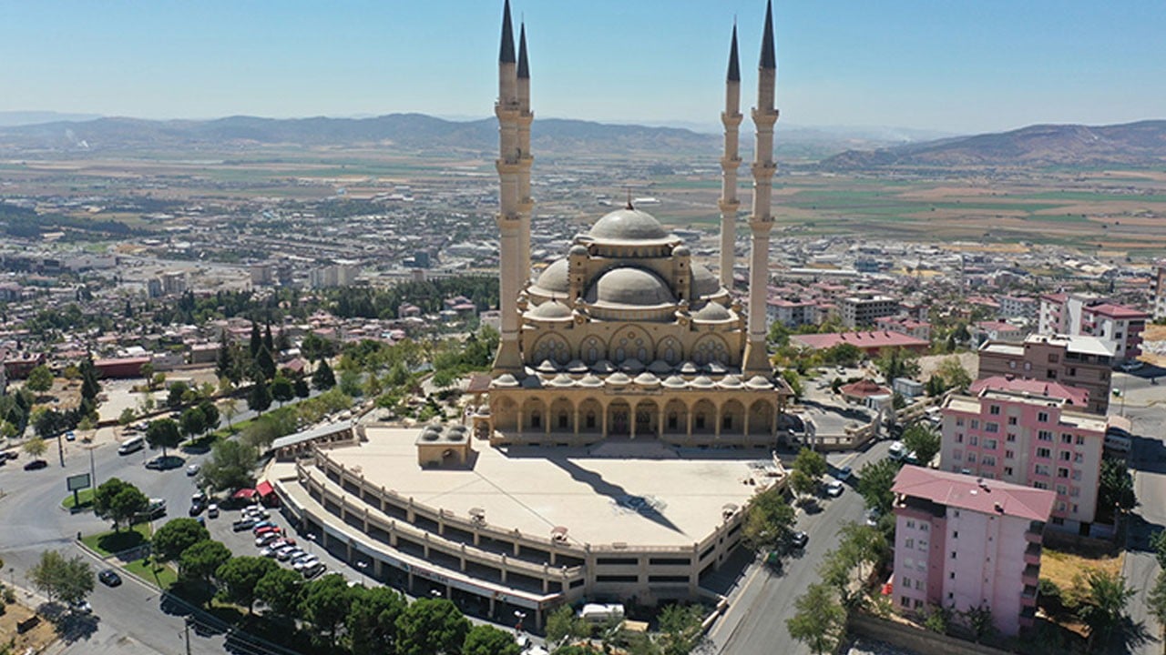Depremde hayatını kaybedenler için camilerde mevlit ve dua!