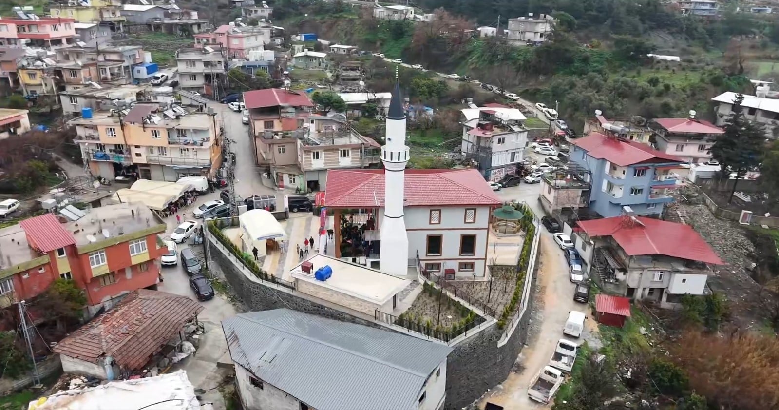 Depremin ardından Hatay’da 119’uncu camii ibadete açıldı