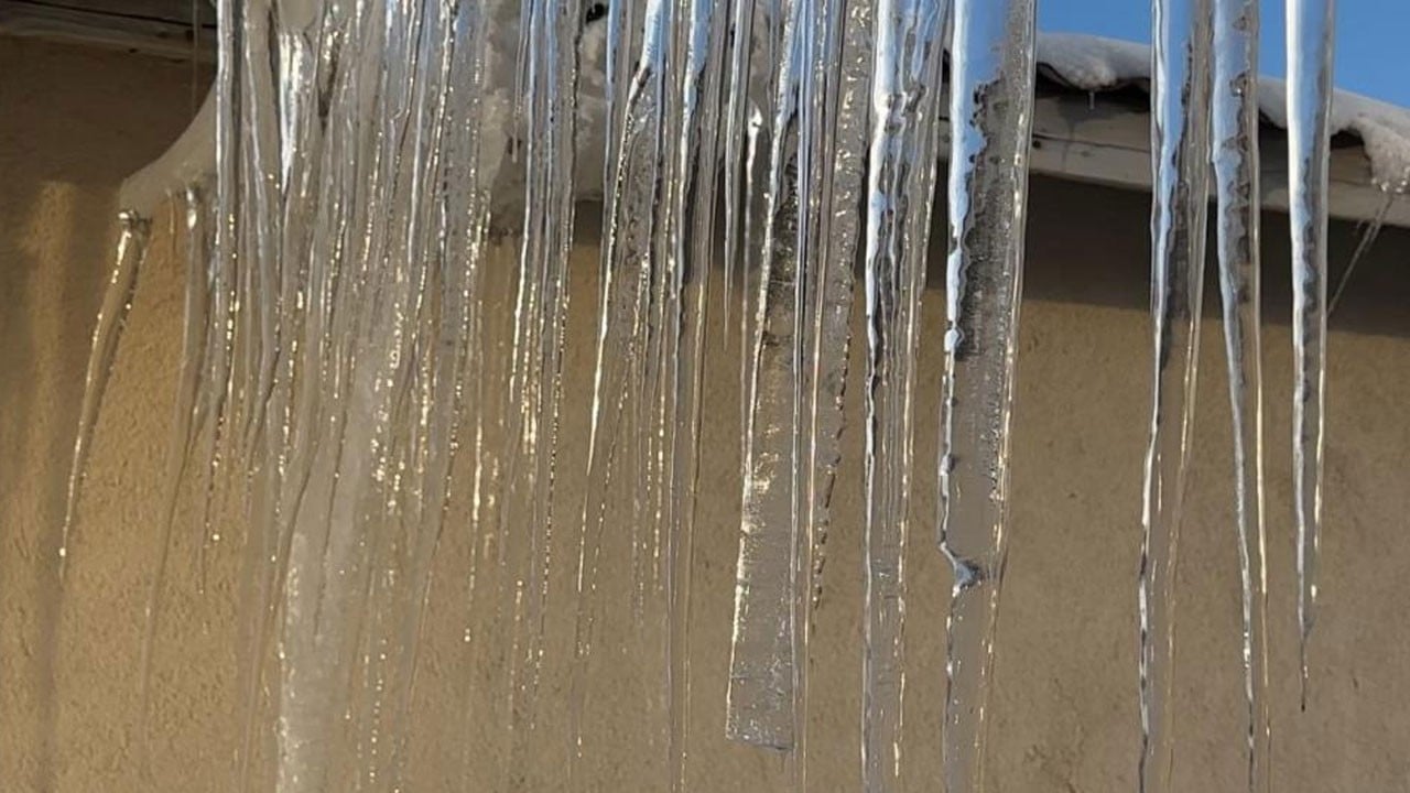 Dev buz sarkıtları korkuttu