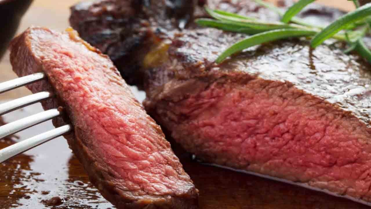 Dikkat! Az pişmiş et, iyi yıkanmamış sebze sizi gözünüzden edebilir!