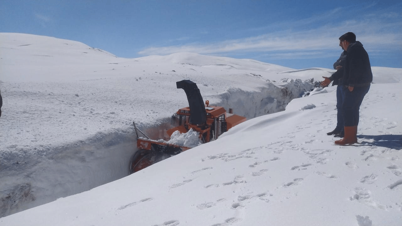 Doğu'da yoğun kar! Nisan ayında bile 317 yol ulaşıma kapandı!
