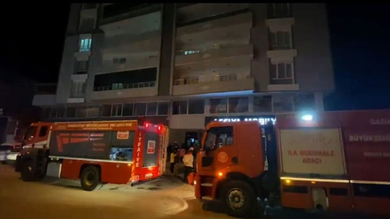 Dumanlar yükseldi! 13 yaşındaki çocuk asansörde mahsur kaldı