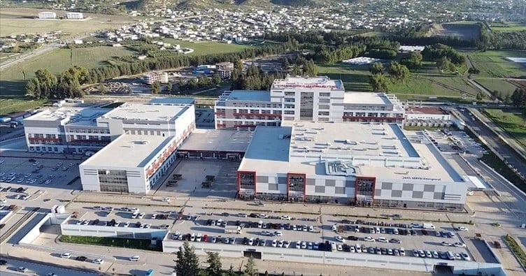 Dünya "asrın felaketini" konuşurken Türkiye "asrın hizmetini" sunuyor! Osmaniye'ye 10 yeni sağlık kalesi