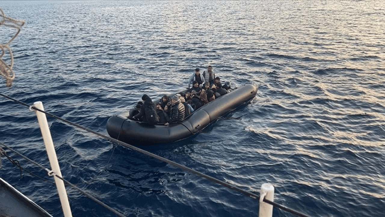 Ege açıklarında 90 düzensiz göçmen yakalandı!