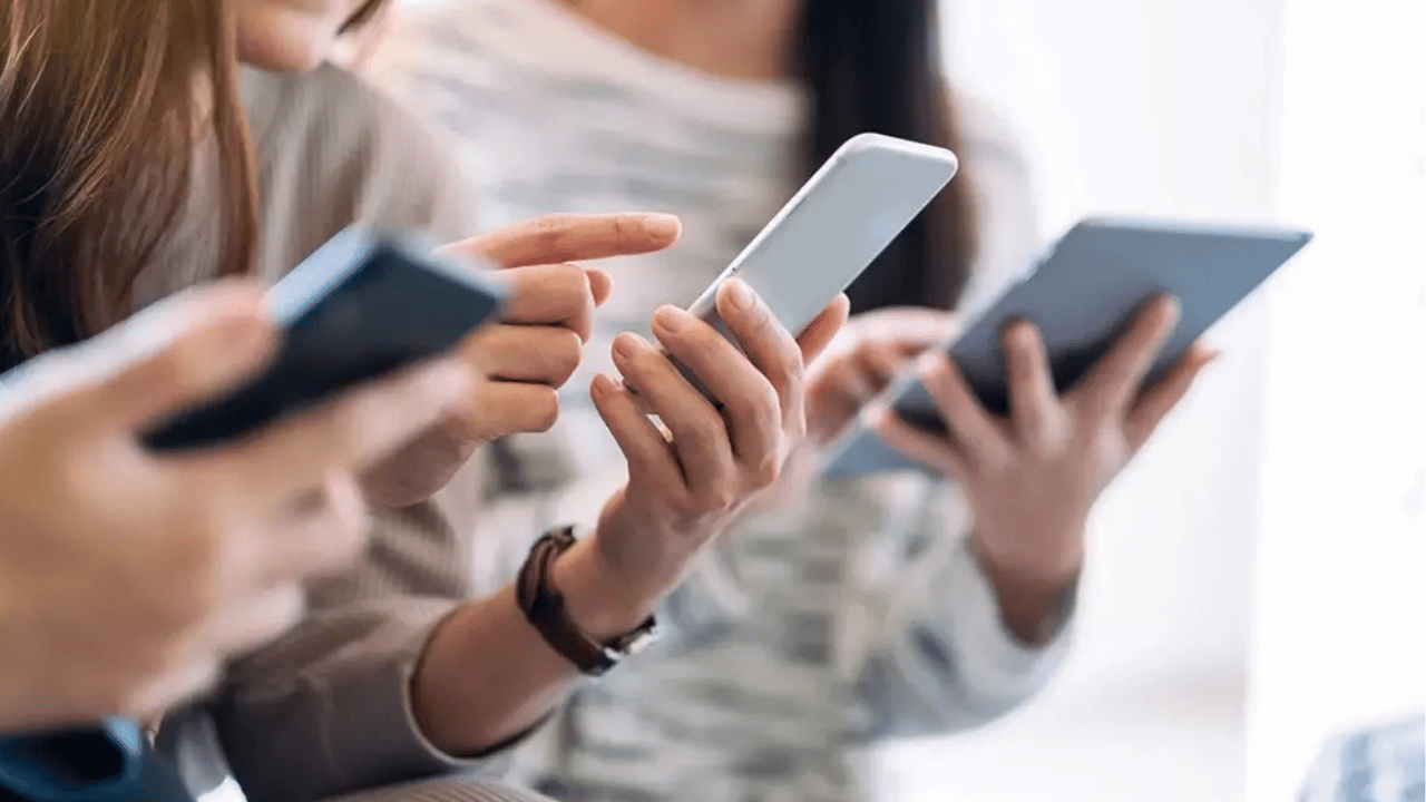 Eğitimde yeni dönem: Liselerde telefon yasaklanıyor