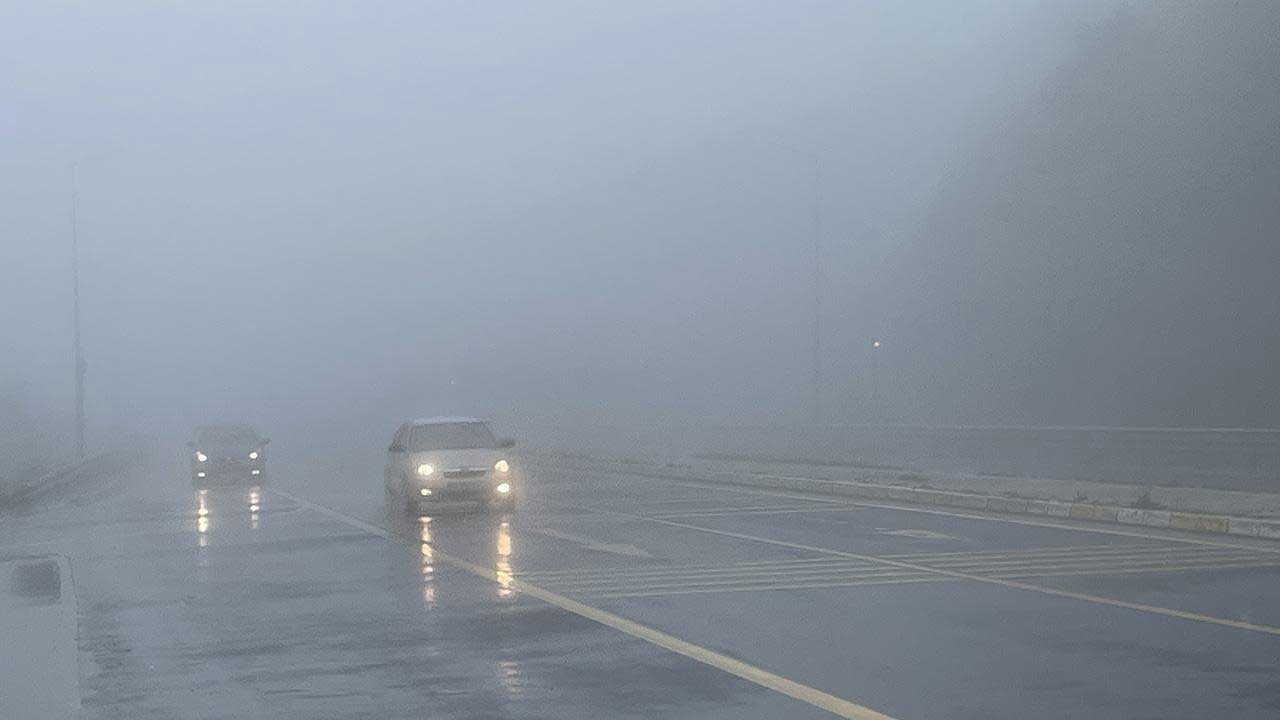 Elazığ’da gece saatlerinde sis etkili oldu