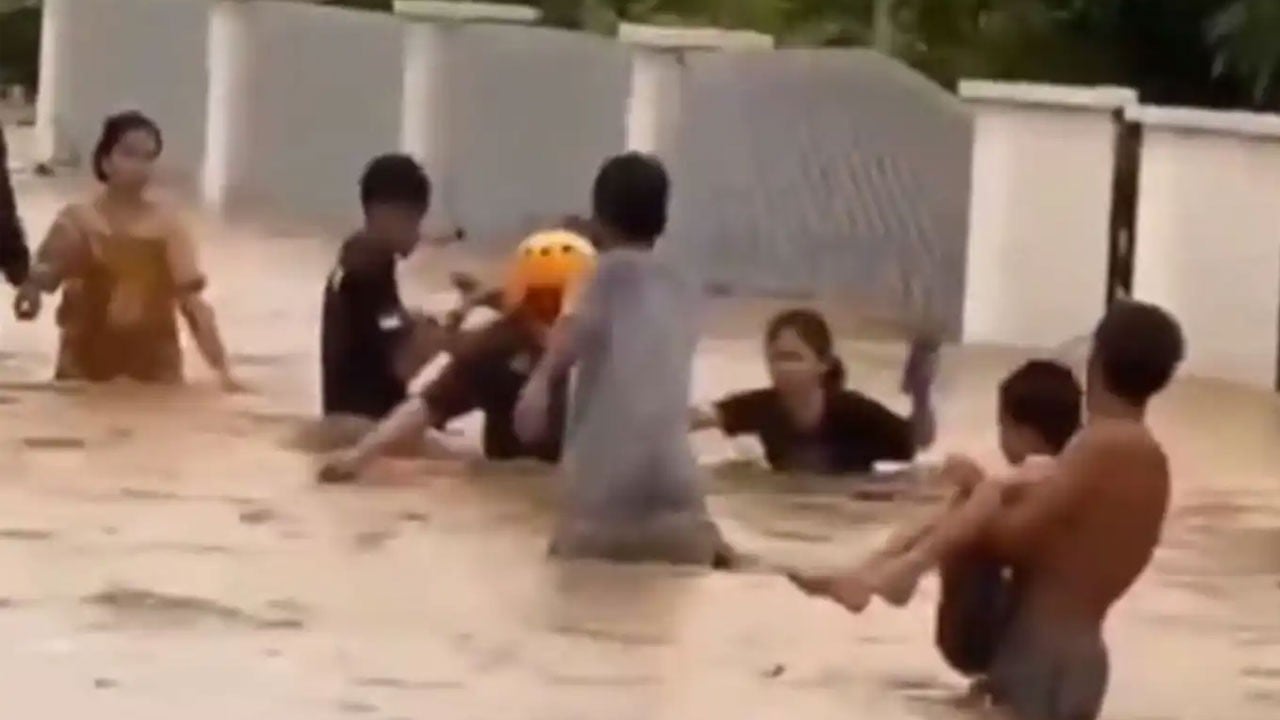 Endonezya’da sel felaketi! 14 kişi öldü