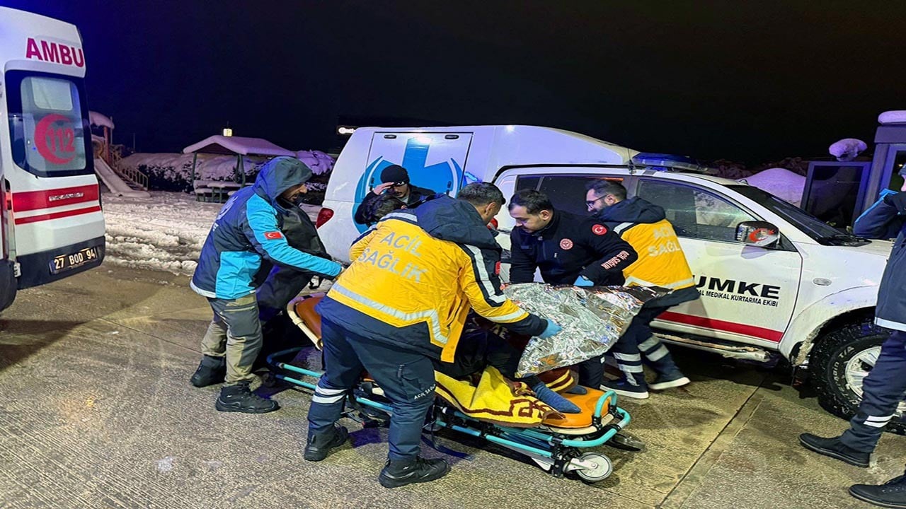 Epilepsi hastası için büyük fedakarlık! Kar engel olunca yürüdüler