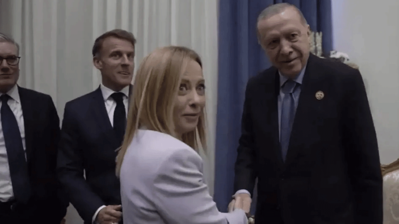 Erdoğan’dan Meloni’ye: Sigarayı bıraktırmam lazım