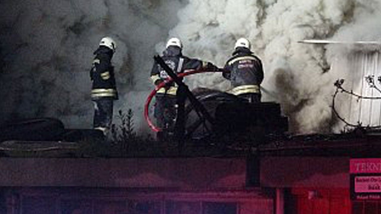 Esenyurt'ta tekstil fabrikasında yangın!