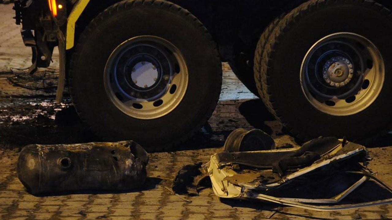 Eşine yardım etmek isterken hayatını kaybetti! Lastik patladı, uçuruma düştü