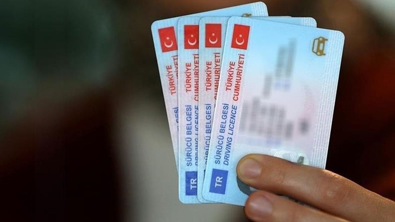 Eski tip ehliyet yenileme süresi bitti mi?