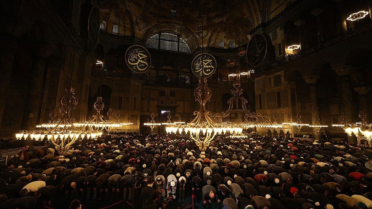 Evde tek başına teravih namazı kılınır mı? Evde teravih nasıl kılınır?