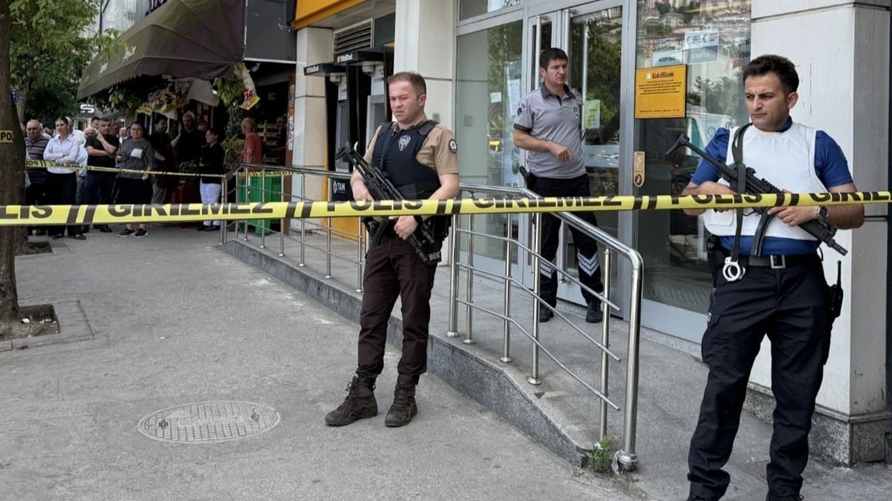 Evi icra yoluyla satışa çıkarılan işadamı bankayı basıp ateş açtı
