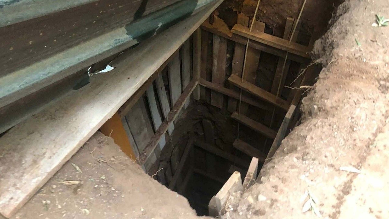 Evinin bahçesini kazdı, define ararken yakalandı!