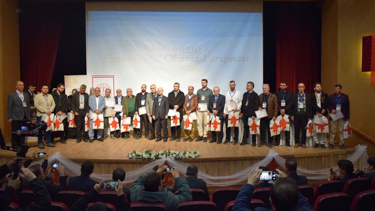 Ezanı en güzel okumak için yarıştılar! Genç Bilaller bölge finalinde buluştu