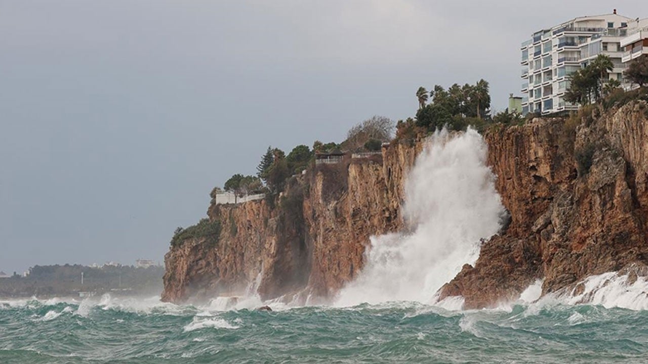 Falezlerden düşen kadın hayatını kaybetti
