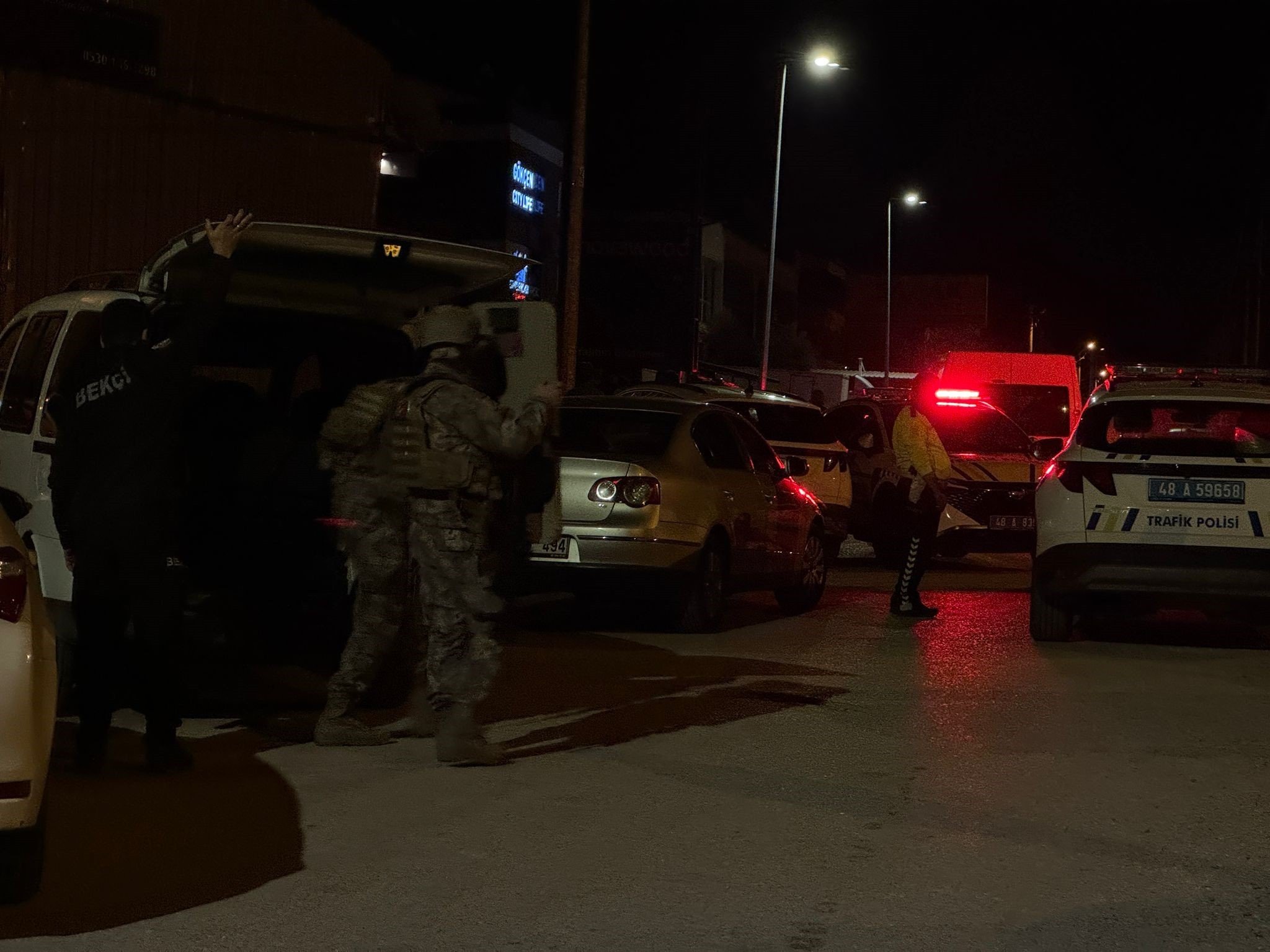 Muğla'da polise ateş açan 2 şüpheli yakalandı