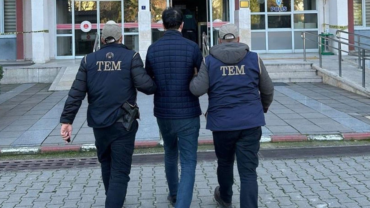 FETÖ üyesi firari ihraç polis paketlendi