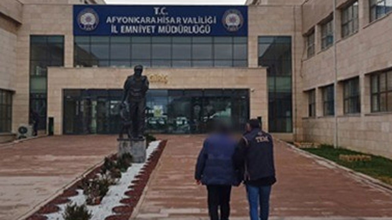 FETÖ’den aranan şahsı polis paketledi