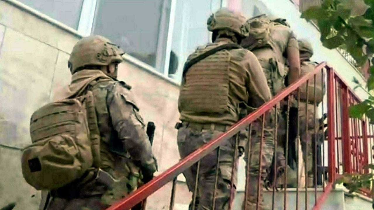 FETÖ’ye İzmir ve İstanbul’da eş zamanlı ByLock operasyonu: 9 gözaltı