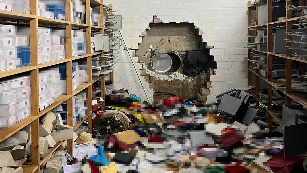 Film değil gerçek matkapla deldiler! Bankanın kasasına duvarı delerek girdiler