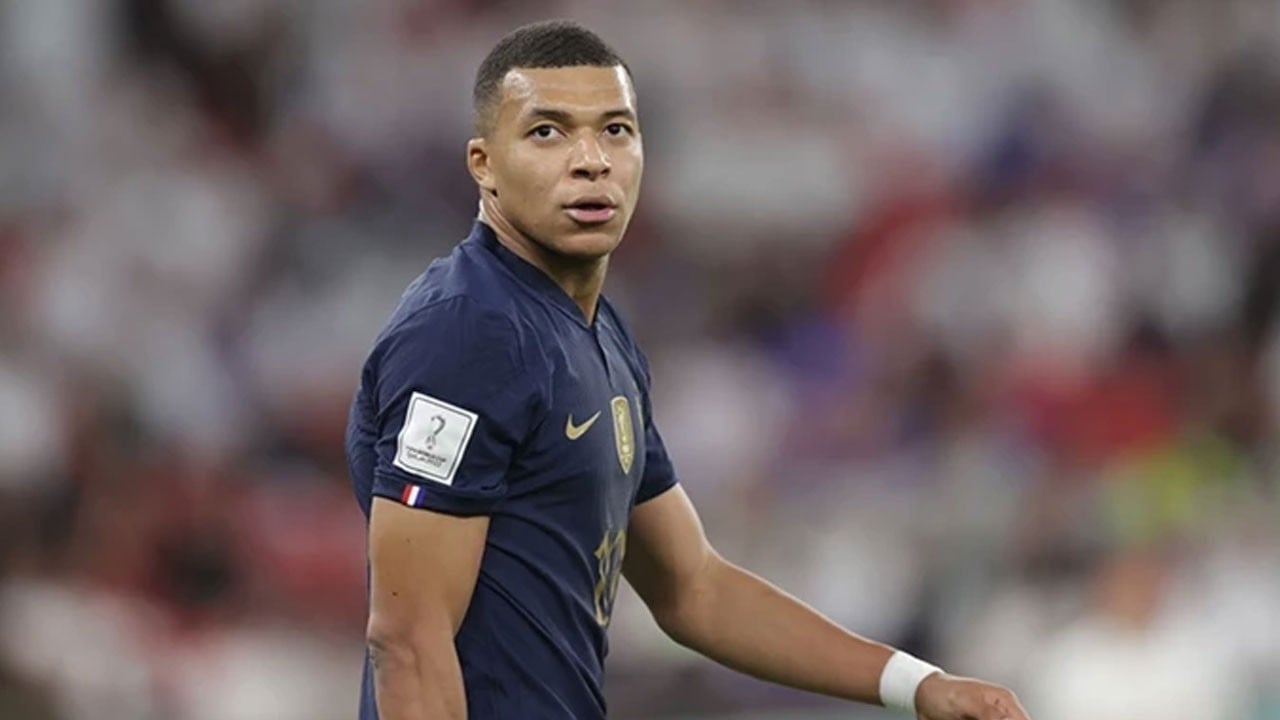 Fransa’da şok! Mbappe milli takım kampından ayrıldı