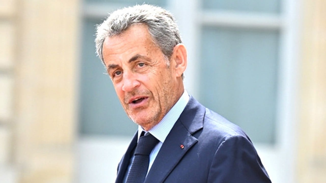 Fransa’da tarihi an: Eski Cumhurbaşkanına hapis yolu göründü