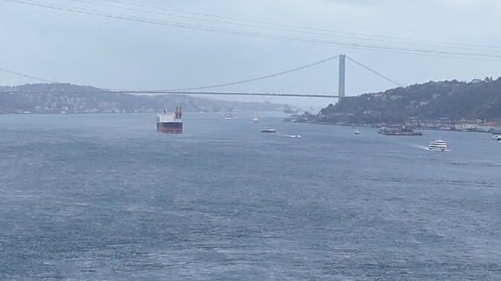Galatasaray Adası önlerinde gemi arızalandı! İstanbul Boğazı çift yönlü gemi trafiğine kapatıldı