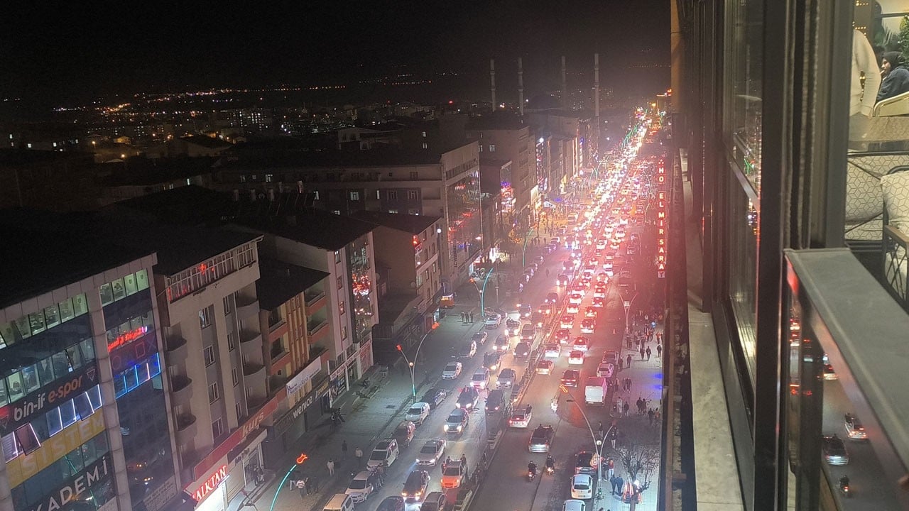 Galatasaray'ın derbi zaferi Muş’ta sokağa taştı!
