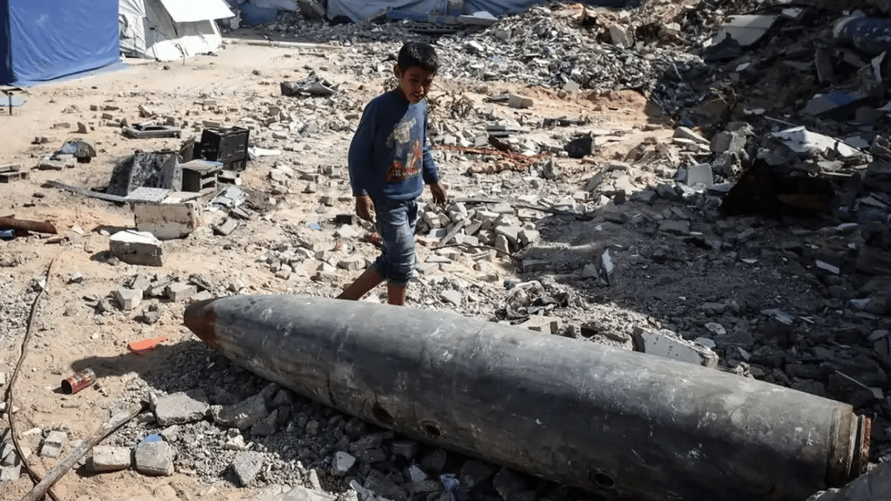 Gazze'de çocuklar ölümcül tehlikenin ortasında