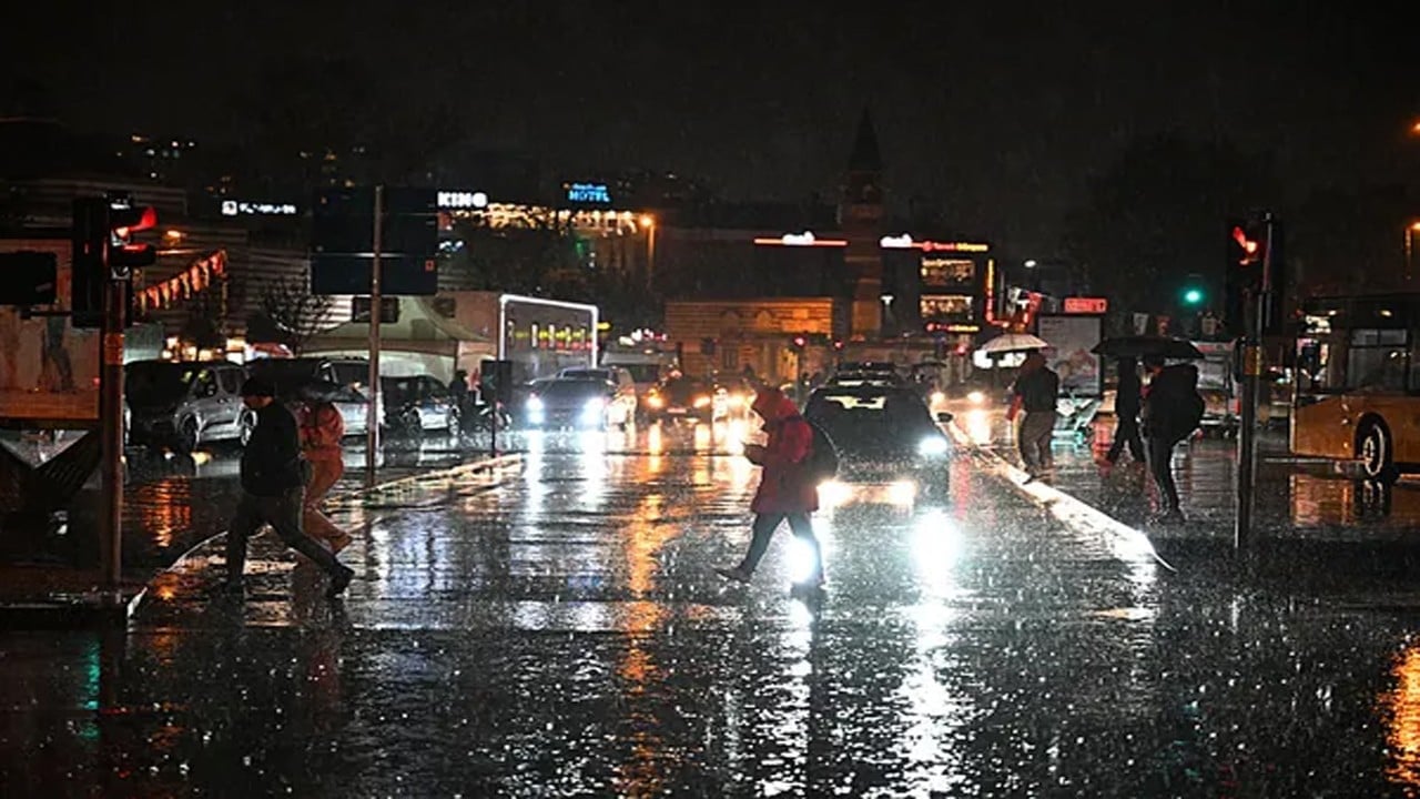 Gece yarısı vuracak İstanbul için sağanak alarmı