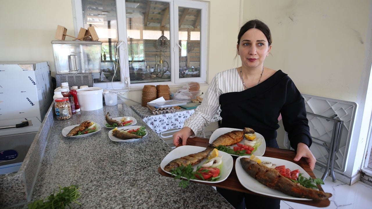 Genç kadın, köyünde kendi işinin patronu oldu