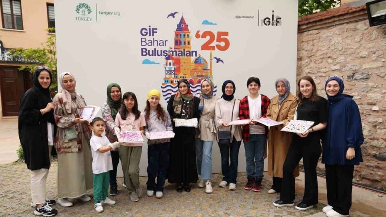 Genç kızların hayalleri TÜRGEV ile gerçeğe dönüşüyor! Güzel İşler Fabrikası’nda sanat ve teknoloji rüzgarı esiyor!