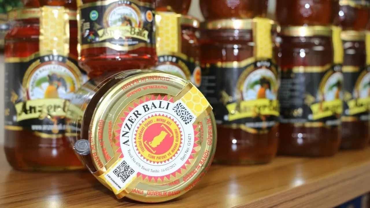 Gerçeğinden 10 kat fazlası satılıyor: Anzer balında sahte alarmı!