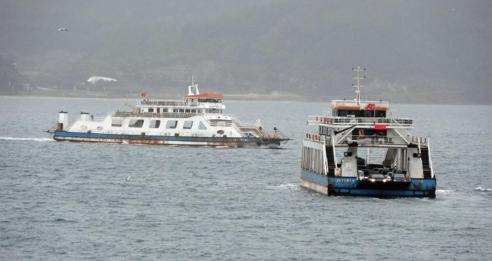 Gökçeada ve Bozcaada'ya fırtına engeli: Tüm seferler iptal edildi