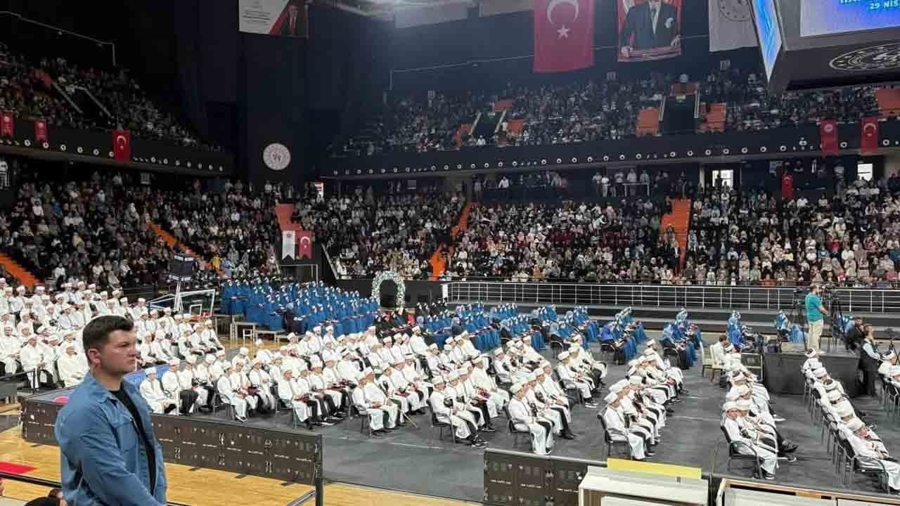 Gönüler dokunan atmosfer: Onlarca Kur’an bülbülü icazetini aldı