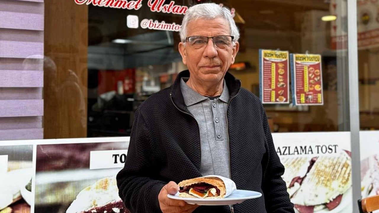 Görenler uzun uzun bakakalıyor! Bu da tostçu Mansur Yavaş