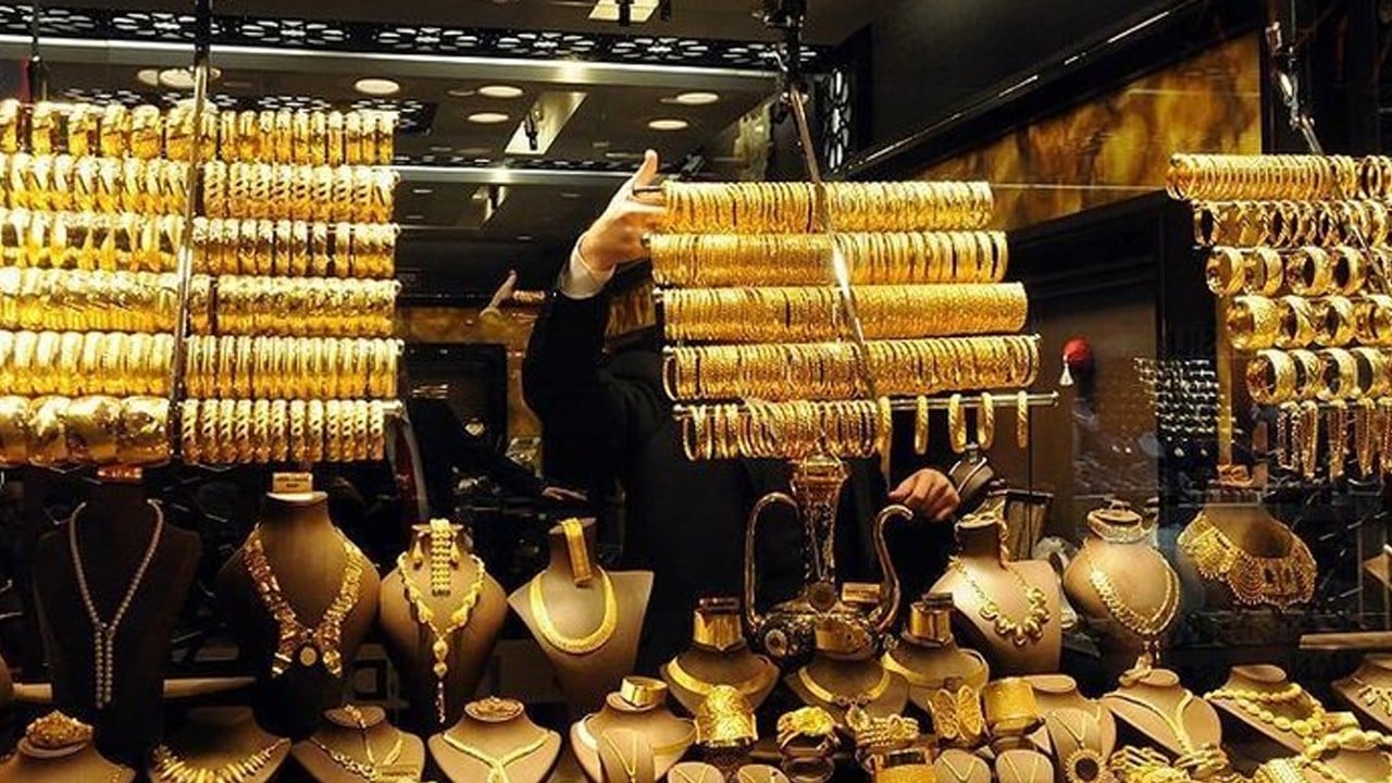 Altın fiyatları düşecek mi, yükselecek mi? FED kararı, son durum! Gram altın son 2 ayda bin 200 TL yükseldi...